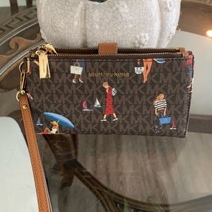 🤎🤎MICHAEL KORS ADELE JET SET GIRLS LOGO WRISTLET/WALLET! 🤎🤎